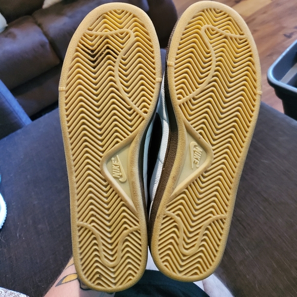 White and brown Nike sneakers size 8.5 - Picture 4 of 5